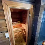 Hébergement de vacances Beautiful Classic With Sauna And Hot Tub *