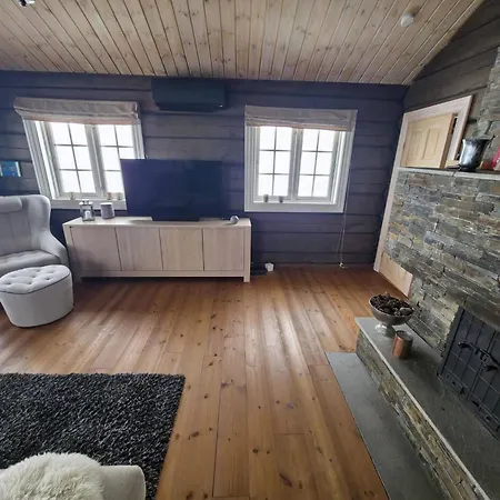 Beautiful Classic With Sauna And Hot Tub Østby