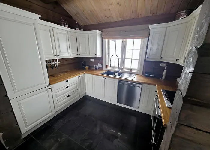 Beautiful Classic With Sauna And Hot Tub Feriehus Østby