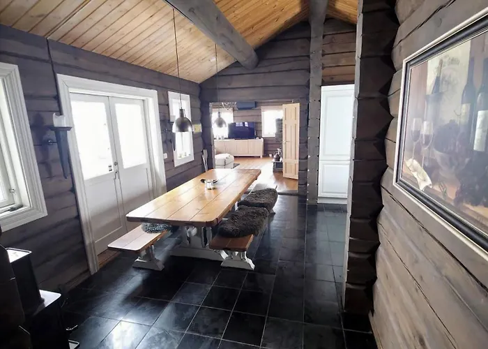 Beautiful Classic With Sauna And Hot Tub Feriehus Østby